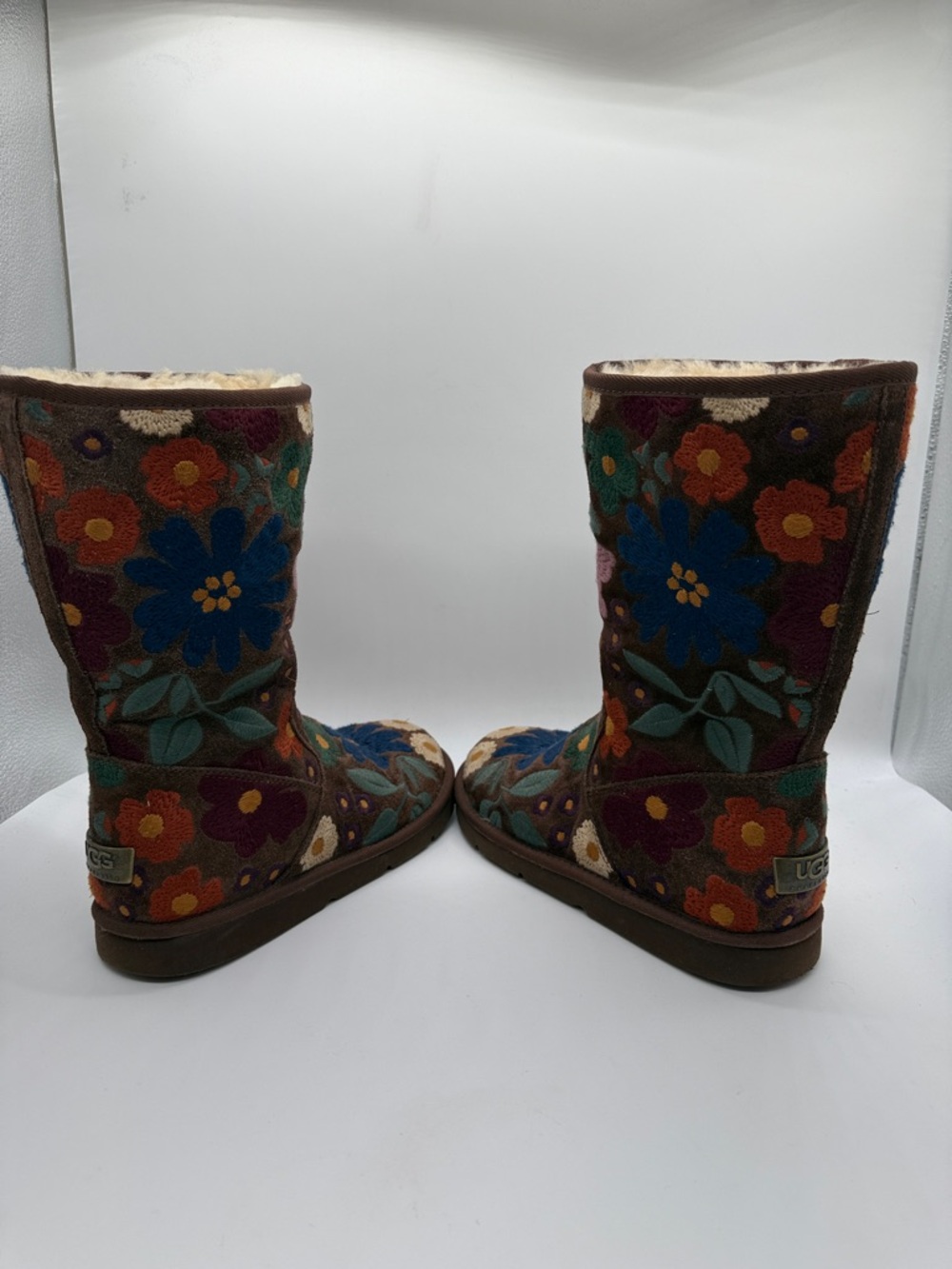 UGG Limited Edition Wahine Embroidered Floral Boots , US 8 - Picture 4 of 9